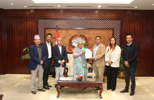 प्रधानमन्त्री कार्कीसँग कुलमानले भने- म हारे पनि देशले जितेको छ