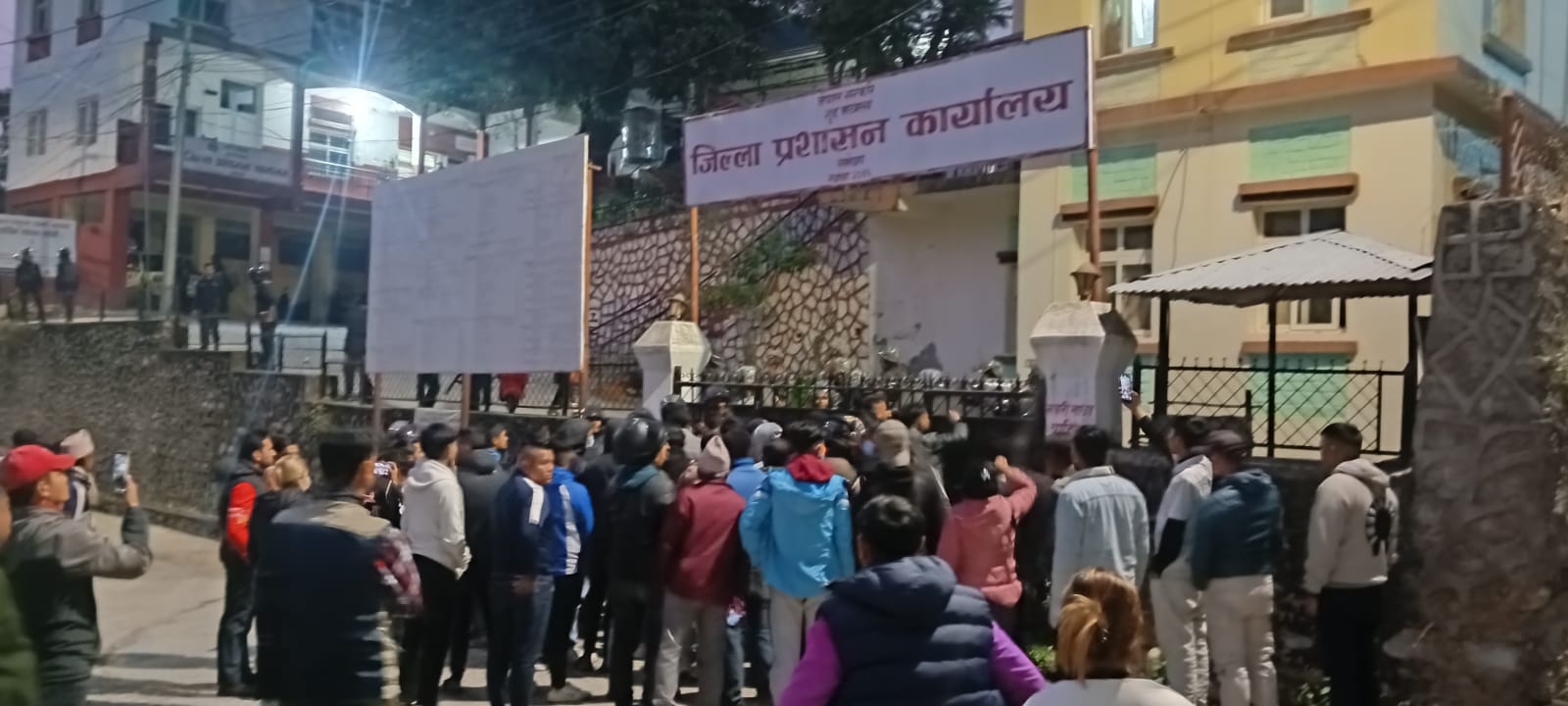 तामाकोसी बस दुर्घटना : प्रशासन-पीडितबीच ८ बुँदे सहमति