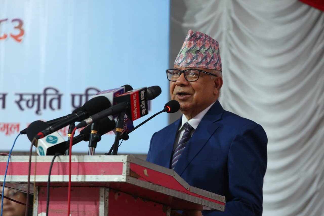 इतिहास मेटाउने प्रयास कहिल्यै सफल हुँदैन : माधव नेपाल