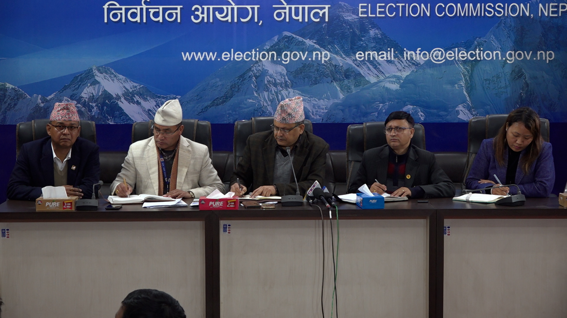 प्रत्यक्ष र समानुपातिकतर्फको १० लाख नमूना मतपत्र छपाइ सकियो : निर्वाचन आयोग