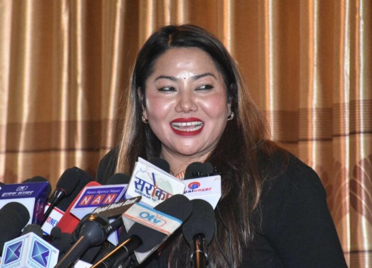 छिट्टै एमालेमा प्रवेश गर्ने रामकुमारी झाँक्रीको तयारी