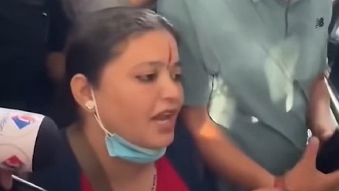 अदालतको इजलासमा अवरोध गर्न खोजेपछि डा. रोशनी वादी नियन्त्रणमा