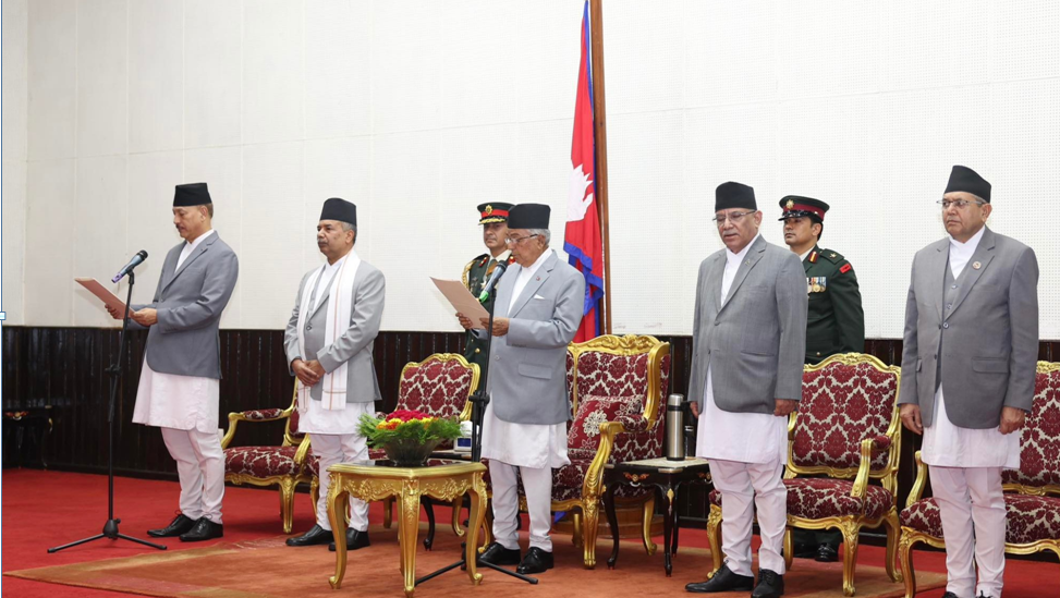 नवनियुक्त प्रधानन्यायाधीश श्रेष्ठले लिए राष्ट्रपति पौडेलसँग शपथ, उपसभामुखलाई किन गरिएन निम्तो ?