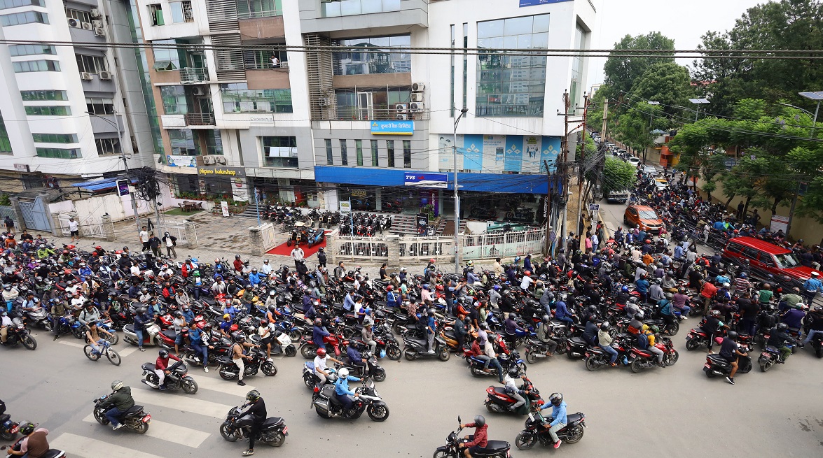 आन्दोलनरत ट्याङ्कर चालकसँग जुट्यो सहमति, पेट्रोलियम पदार्थकाे आपूर्ति आजैदेखि सुरु हुने