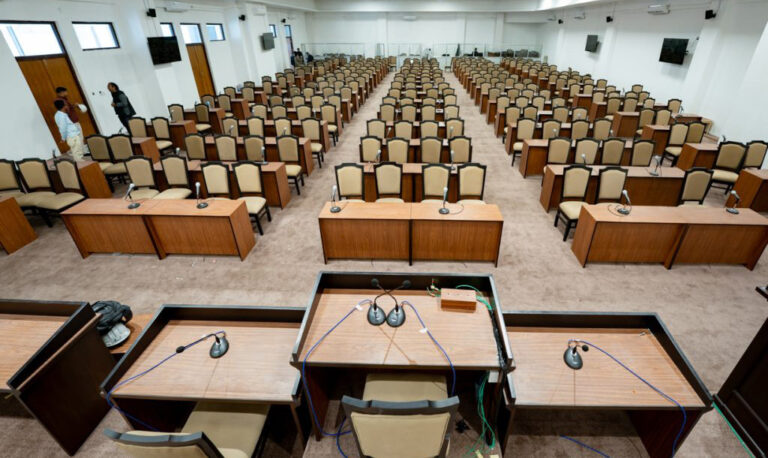 कांग्रेसले सभामुखमा उम्मेदवारी नदिने, एमाले छलफलमा