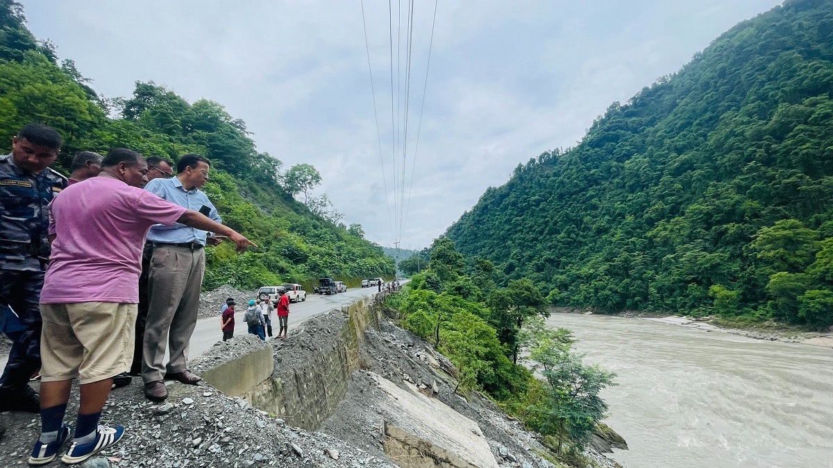 त्रिशूलीमा बेपत्ता बस र यात्रु खोज्न भारतबाट आयो १२ जनाको  उद्धार टोली