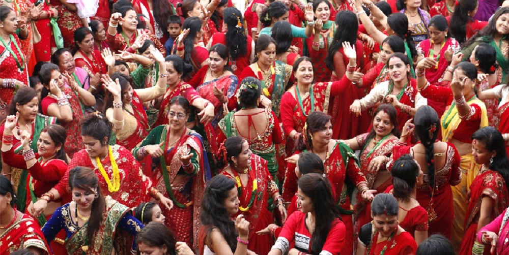 तीजको रौनक: फेरिँदै तीज मनाउने शैली