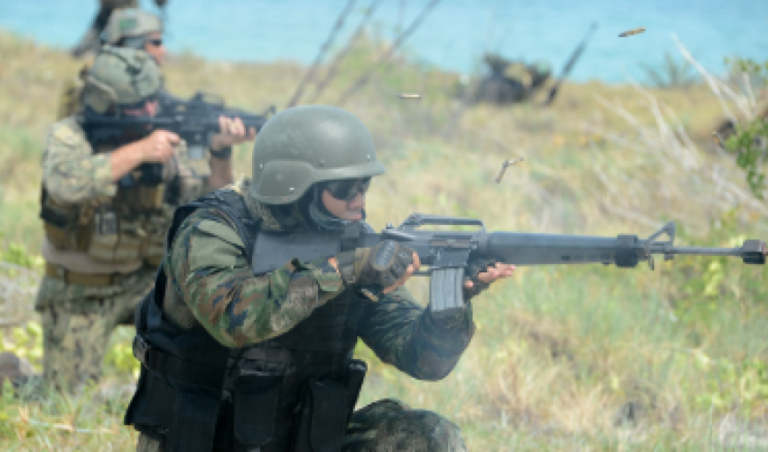 थाइल्यान्डसँगको सीमा विवाद बढ्दै गए पछि एक लाख भन्दा बढी कम्बोडियन विस्थापित