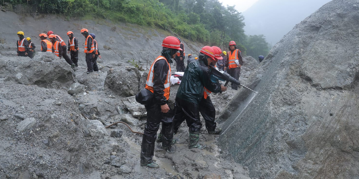 त्रिशूली ३ ‘बी’ आयाेजनाकाे सुरूङमा उद्धारका लागि खटिए चिनियाँ विज्ञ टाेली