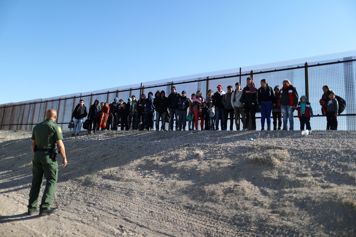 मेक्सिकोमा रहेका हजारौं शरणार्थीलाई अमेरिका प्रवेशमा अनुमति